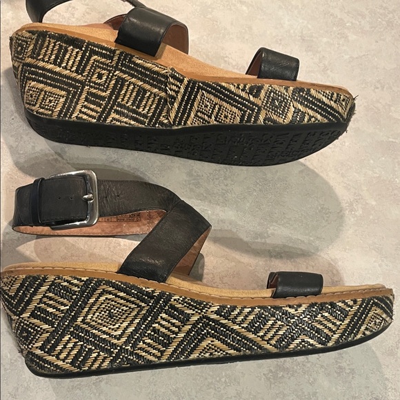 Vionic Patterned Wedges - Picture 3 of 11
